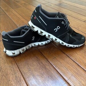 On Running Men's Black Athletic Shoes size 9